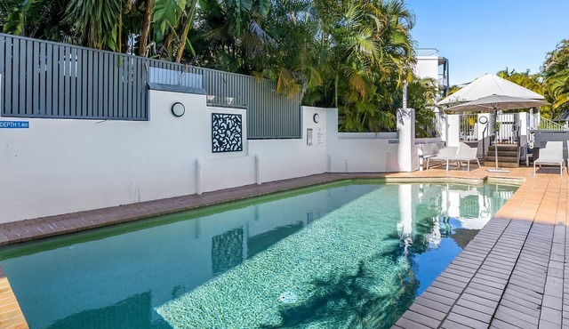 fully renovated ground floor 2 bedroom apartment