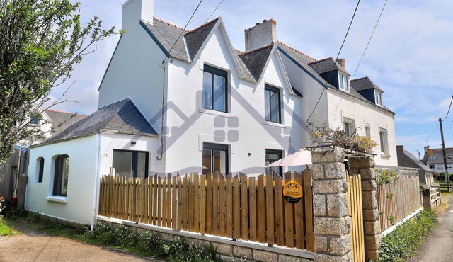Fully renovated house with small enclosed garden