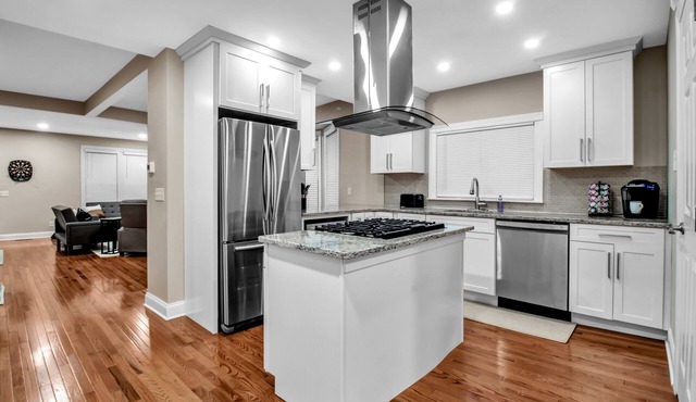 Fully renovated house in a highly walkable neighborhood; close to all!