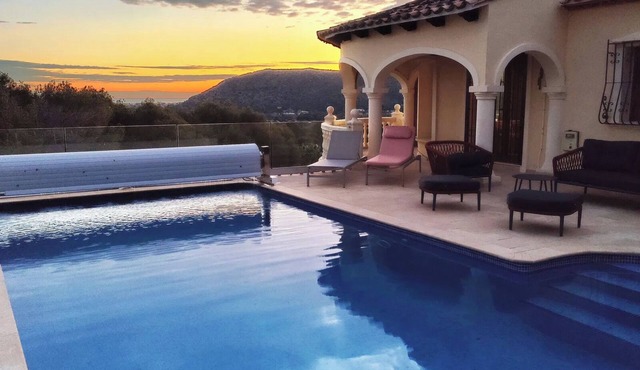 Fully renovated luxury villa for 8 with panoramic views