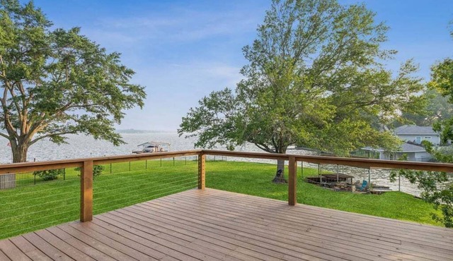 Fully Renovated Luxury Lake Front Retreat for Multiple Families!