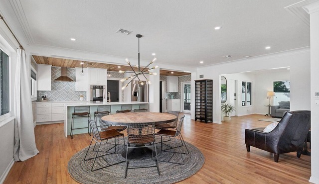 Fully Renovated Mid Century Ranch minutes from Siesta Key and Downtown Sarasota!