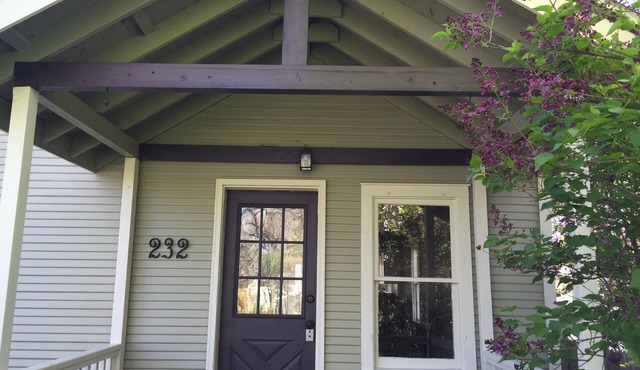 Fully Renovated Old Town Cottage Close to Downtown, City Park, and University