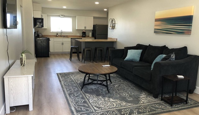 Fully Renovated Peek-A-Boo Bayview Duplex-10 minuets from Downtown Traverse City