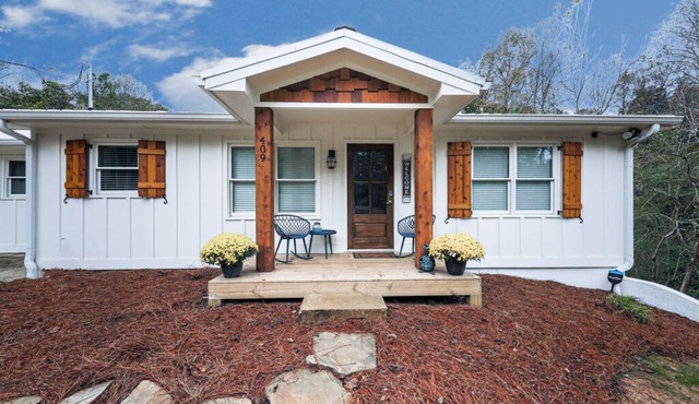 Fully Renovated Ranch Home 1/2 mi from Charming downtown Ball Ground