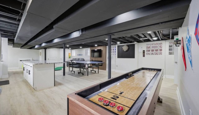 Fully Renovated Sleeps 10 | Game Room | 2 Kitchens