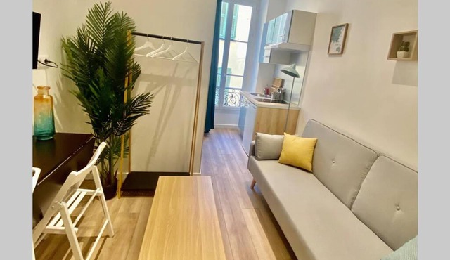 Fully renovated studio near the train station