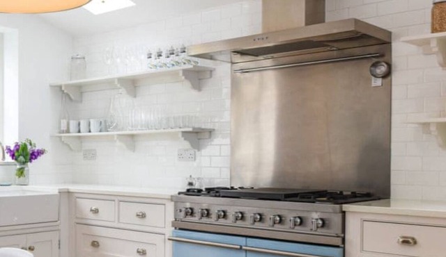 Fully renovated townhouse in heart of Winchester's cathedral streets