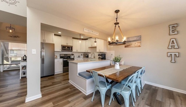 Fully Renovated Beach Villa-Litchfield by the Sea! Short walk to beach and pool!