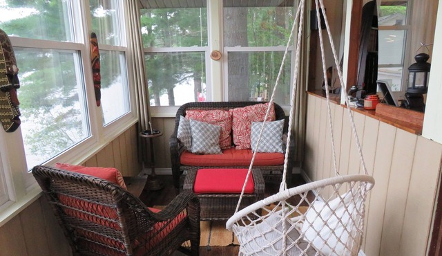Fully Renovated Waterfront Cottage with Every Ammenity