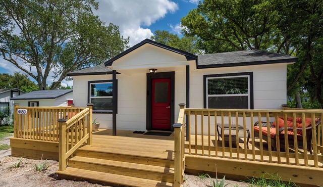 Fully renovated with 2 bedrooms, 1.5 bathrooms, pet friendly & hot tub