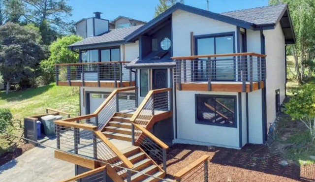 Fully Renovated with Views of the Mountains and Spa!