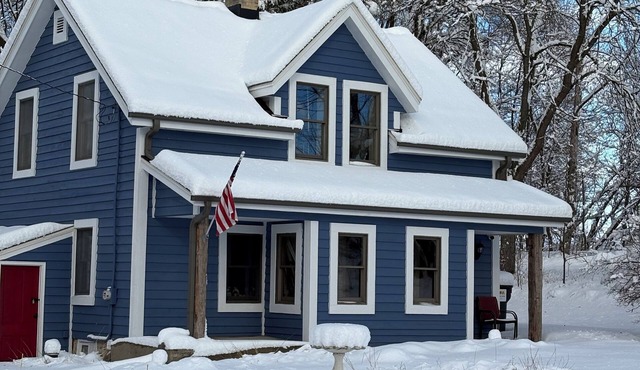 Fully restored 1855 Log Cabin, a modern-rustic retreat