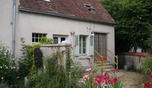 Fully restored ancient Loire Valley cottage with heated pool