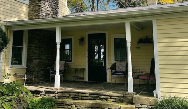 Fully Restored Farmhouse in the heart of Keuka Lake Winetrail
