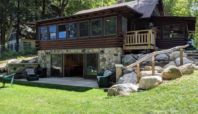 Fully Restored Lakefront Cabin on Stony Lake