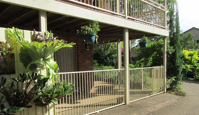 Fully Self Contained 2BR Villa Unit on River Town Acreage. Safe Quiet Area.
