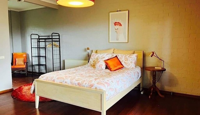 Fully Self Contained Apartment for Couple 7 night discounts
