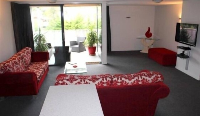 Fully Serviced Apartment - Central Location, Spacious and Warm