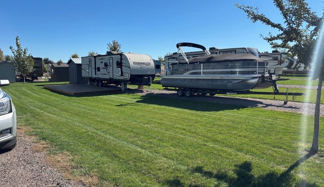Fully set-up camper just steps away from the beautiful Missouri River.