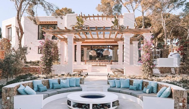 Fully Staffed Sea Front Villa with Private Sommelier