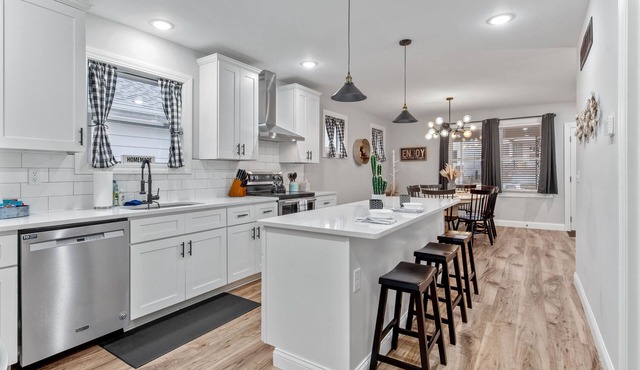 Fully Stocked 4BR Bungalow | Near Tower Grove Park & The Grove | Free Parking