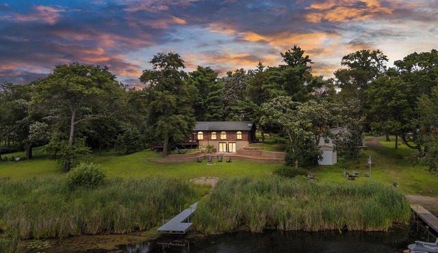Fully Stocked Lake Cabin w/Caffeination Station, Game Room, Firepit, Family Fun!