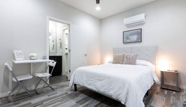 Fully stocked, Modern & Cosy Studio with Patio. Best Location! Walk Everywhere!