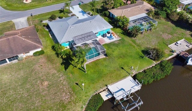 'Fully Updated and New' Waterfront Pool home with boat lift in paradise