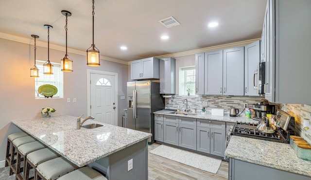 Fully Updated & Convenient! Baytown Home Near Dtwn