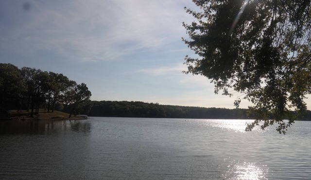 Fully Updated Lake House On Quiet, Private Lake