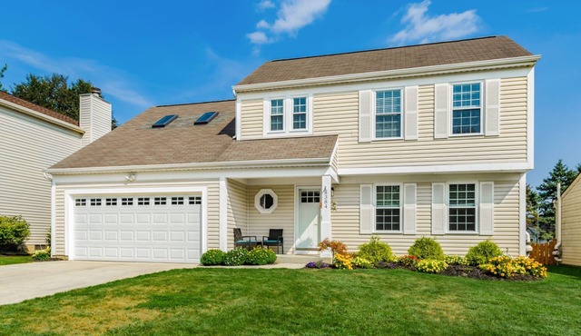 Fully updated w/Large great room for family time, game room, Close to Zoo!