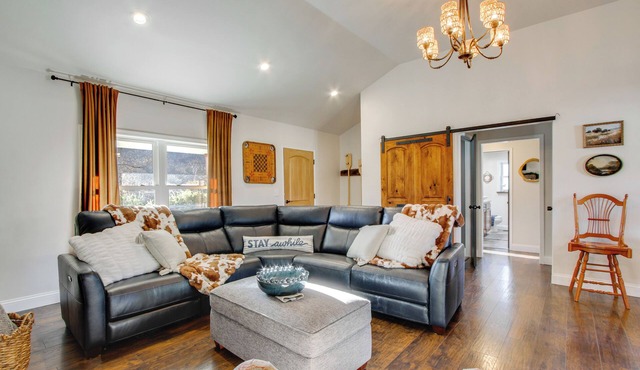 Fully Updated! Zanesville Home w/River Views