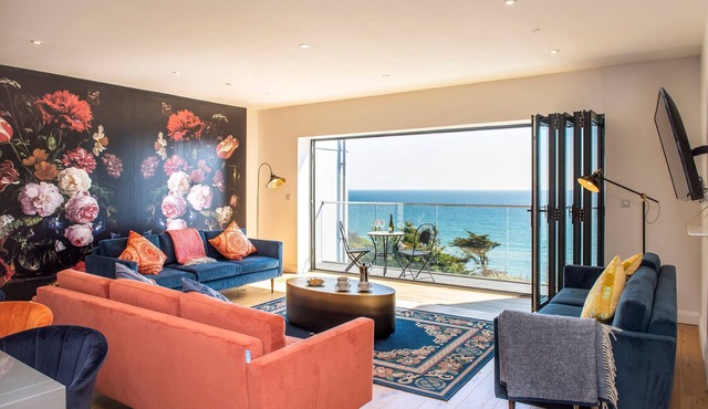 Fulmar - Beachside House with Terrace Hot Tub & Fantastic Views