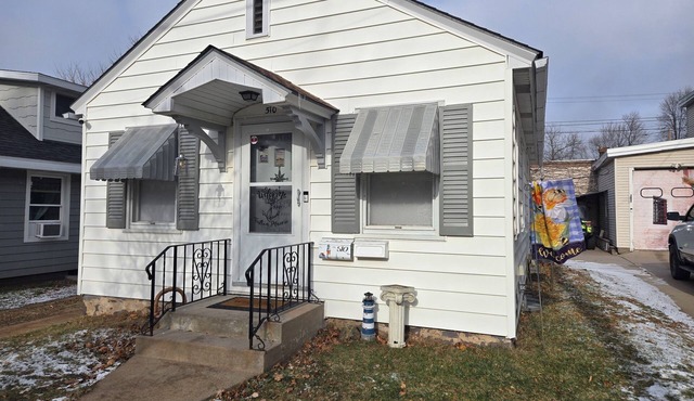 Fulton House 2-bedroom house in welcoming Wausau with WiFi, AC