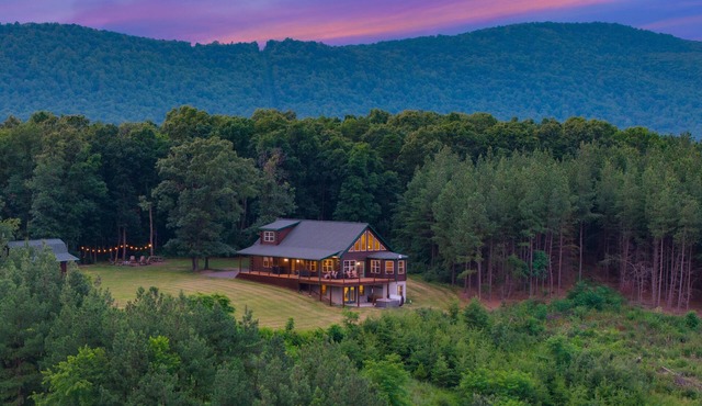 Fulton Resort | Pickleball Court + Hot Tub + Game Room + Fire Pit + See 4 states from the deck