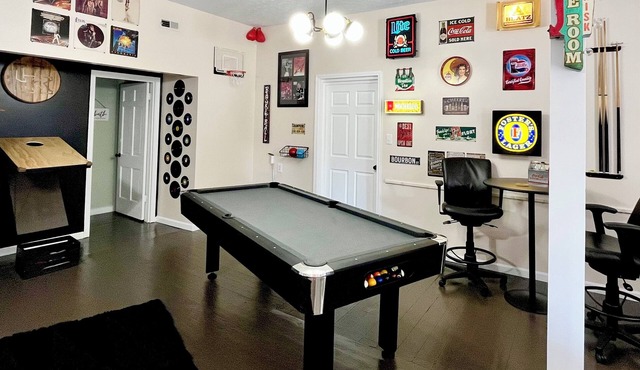 Fun 2 BdRm Apt in the Bourbon Capital with Pool Table, PAC-Man & More!