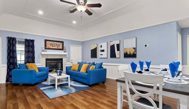 Fun 4-bedroom house with WiFi & AC in San Antonio by Seaworld/AFB