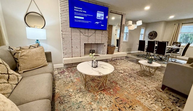 Fun 4 BR 2 bath FULL renovated house w/driveway