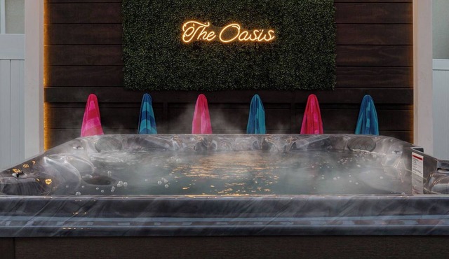 Fun and Spacious Family Oasis + Hot Tub + Ping Pong