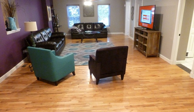 Fun and walkable area, sleeps 9, private parking and patio, newly renovated!