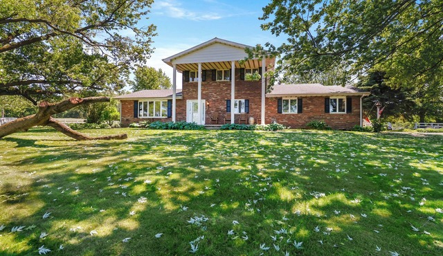 Fun at the Farm House - Charming 3-bedroom farmhouse in lovely Valparaiso