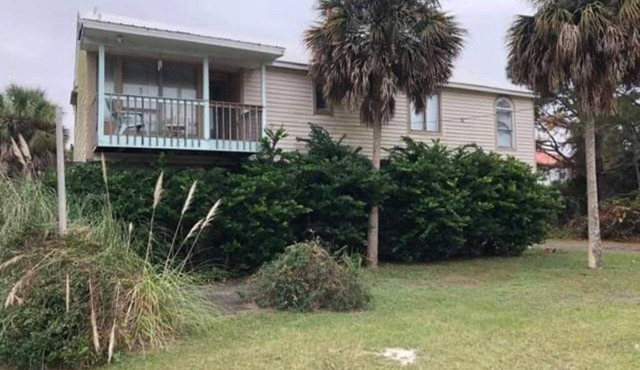 Fun Beach House on Canal with Pool/Upstairs/