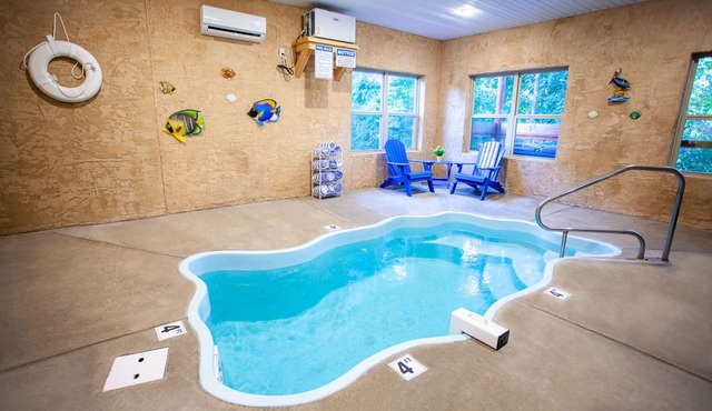 ☆Fun Cabin!☆Private Indoor Pool☆Hot Tub☆Game Room☆Zipline☆Fast WiFi☆Near PF