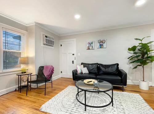 Fun & Charming 1BR Apt near Drake