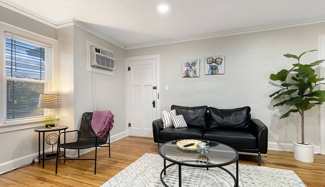 Fun & Charming 1BR Apt near Drake