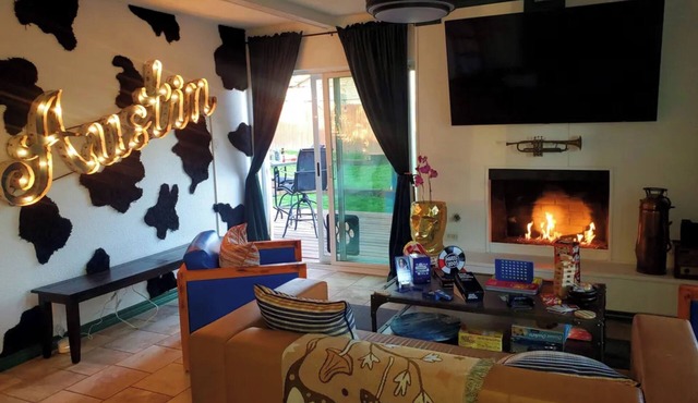 Fun & Charming 3-Bed/2-Bath Austin Gem! Central AC/big yard/pet friendly