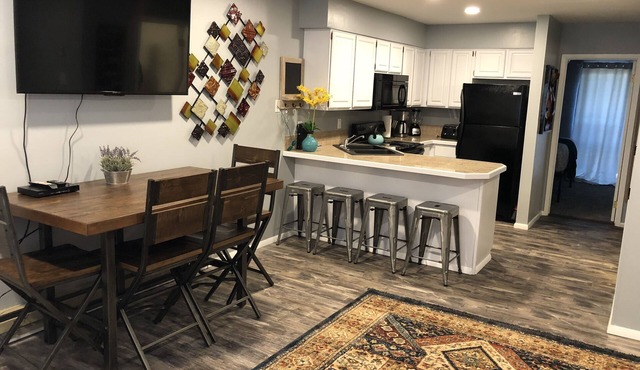 Fun condo, Pineview Reservoir, powder mountain, lrg 2 bedroom.