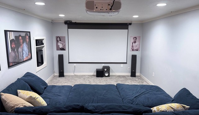 Fun, Cosy, Theater Basement!