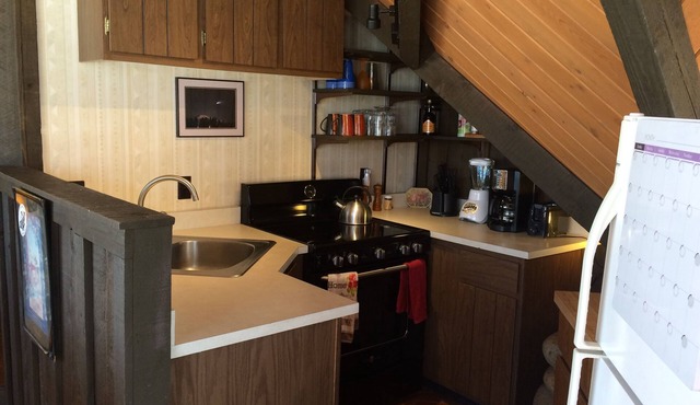 Fun & Cozy Cabin. Come Play In Winter And Summer Activities.
